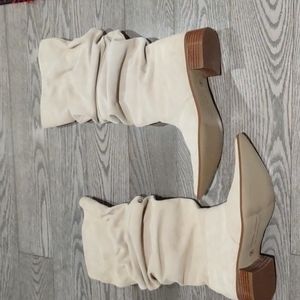 New beautiful suede leather boots by Chinese laundry ⭐☘️🍀